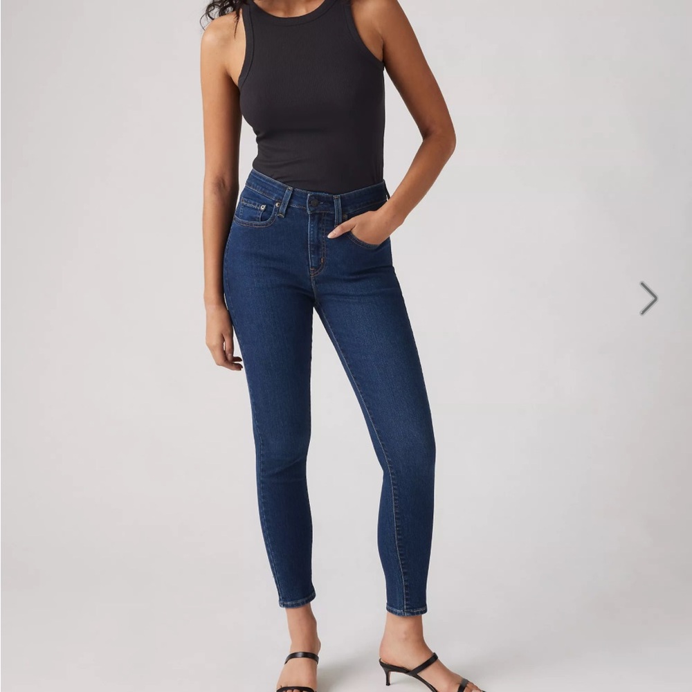 Levi's NWT SIZE 6 28 X 30 stretch High-Rise Skinny Jeans - Dark Blue